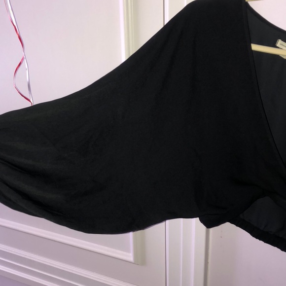 black blouse - Picture 2 of 3